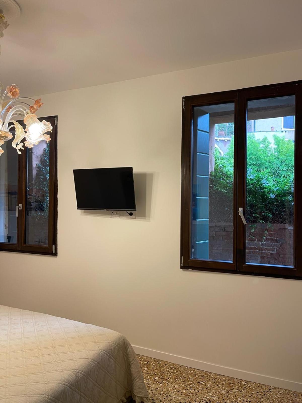 Casa Sulla Laguna Castello Guest house